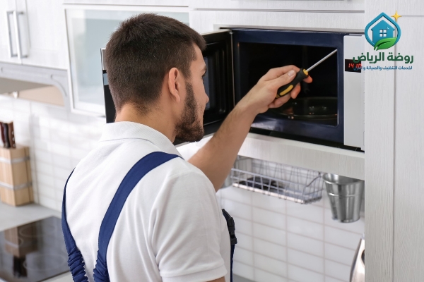 الفرق بين تنظيف وصيانة الأفران