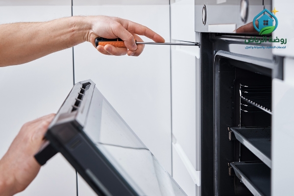 الفرق بين تنظيف وصيانة الأفران